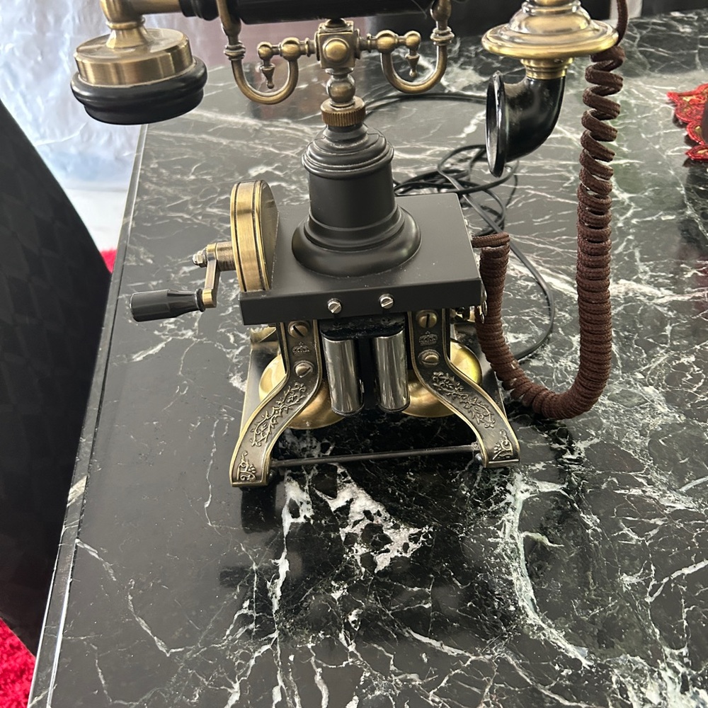 Vintage Eiffel Tower style landline phone by Paramount Collection Classic Series - Picture 3 of 5